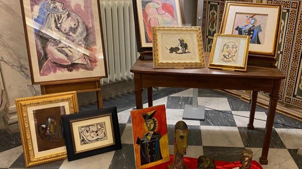 В Италии разоблачили преступную сеть по продаже поддельных картин. Полиция нашла тысячи фальшивок, имитирующих Бэнкси, Уорхола, Пикассо
