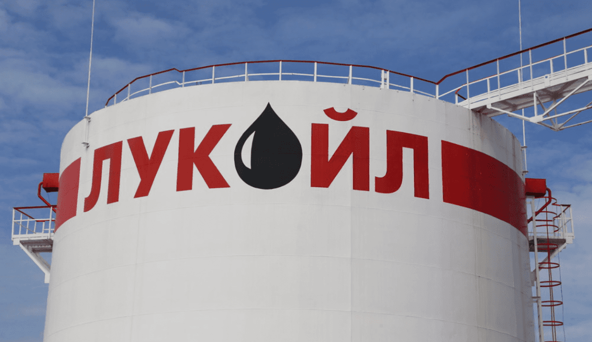 Болгария и Румыния добиваются исключения из санкций США для НПЗ «Лукойла», находящихся в этих странах — Politico