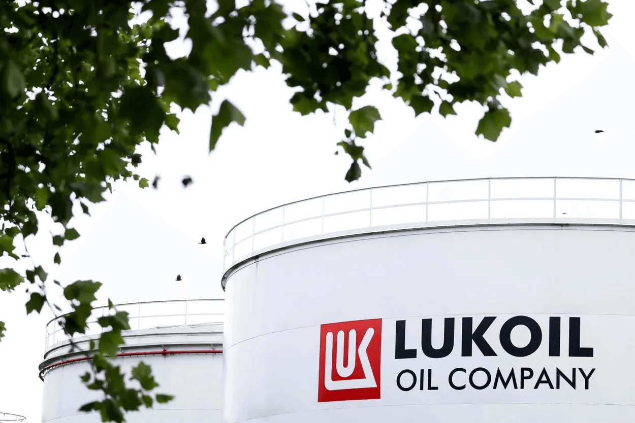 Американская компания Carlyle рассматривает возможность покупки активов «Лукойла» — Reuters 