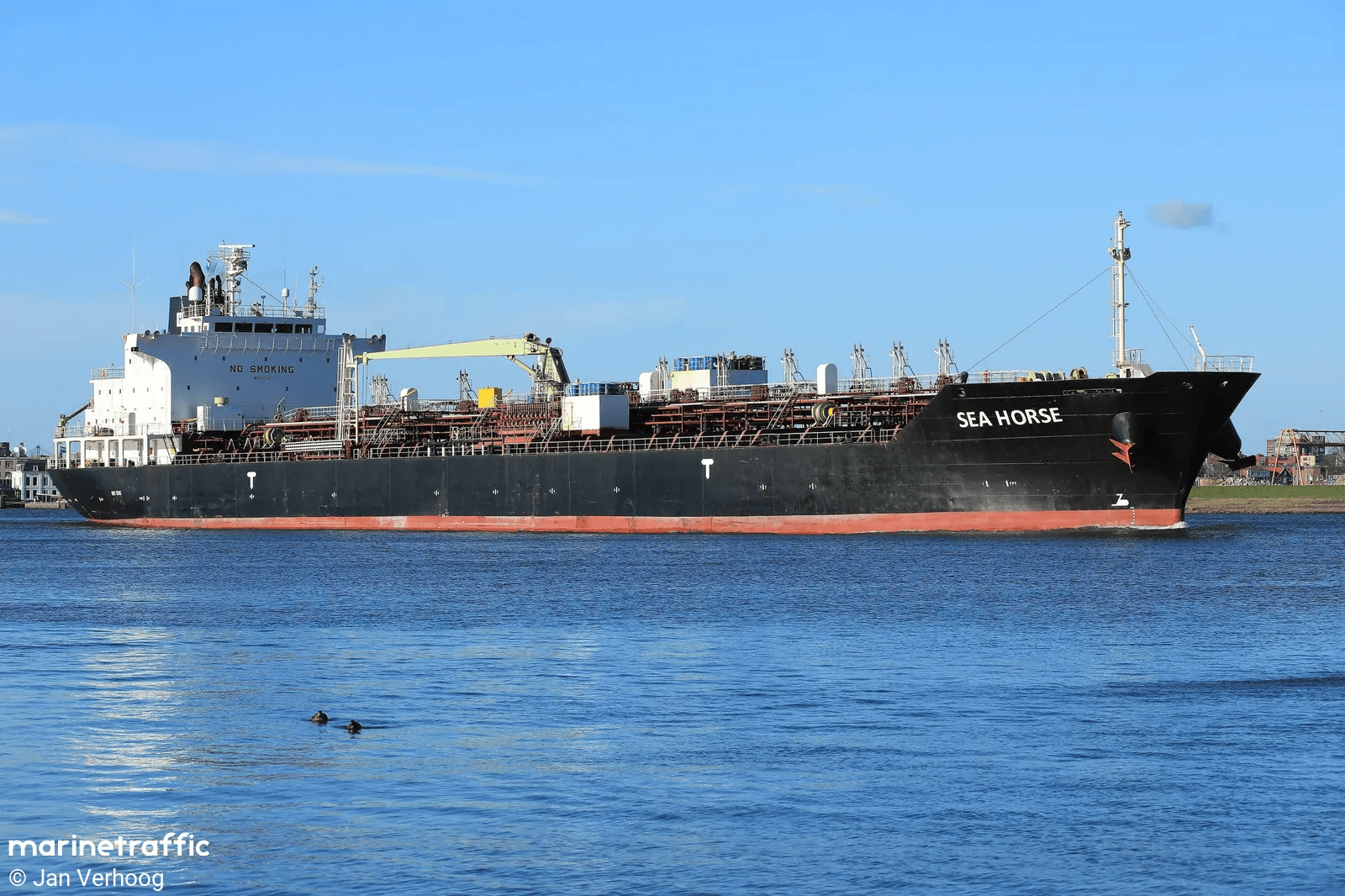 Два российских танкера с нефтью и газойлем направляются к Кубе, один приближается к зоне блокады военными США