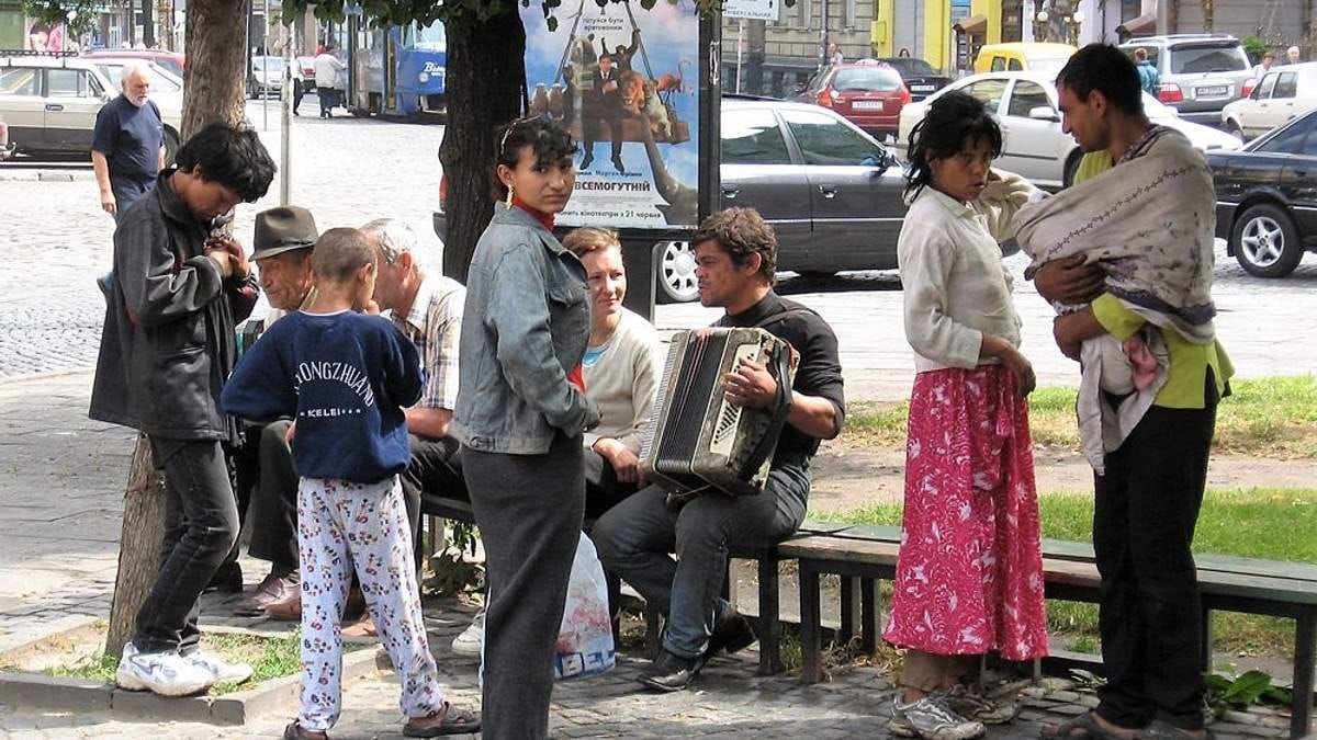 «В 41-м мы прятались у русских от немцев. А сейчас прячемся у немцев от русских». Как цыгане переживают оккупацию украинских областей